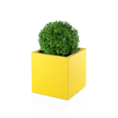 Kwadratowa donica Pixel Pot koloru żółtego o wysokości 50 cm w aranżacji z rośliną na taras.