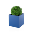 Kwadratowa donica Pixel Pot koloru niebieskiego o wysokości 50 cm w aranżacji z rośliną na taras