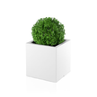 Kwadratowa donica Pixel Pot koloru białego o wysokości 50 cm w aranżacji z rośliną na taras