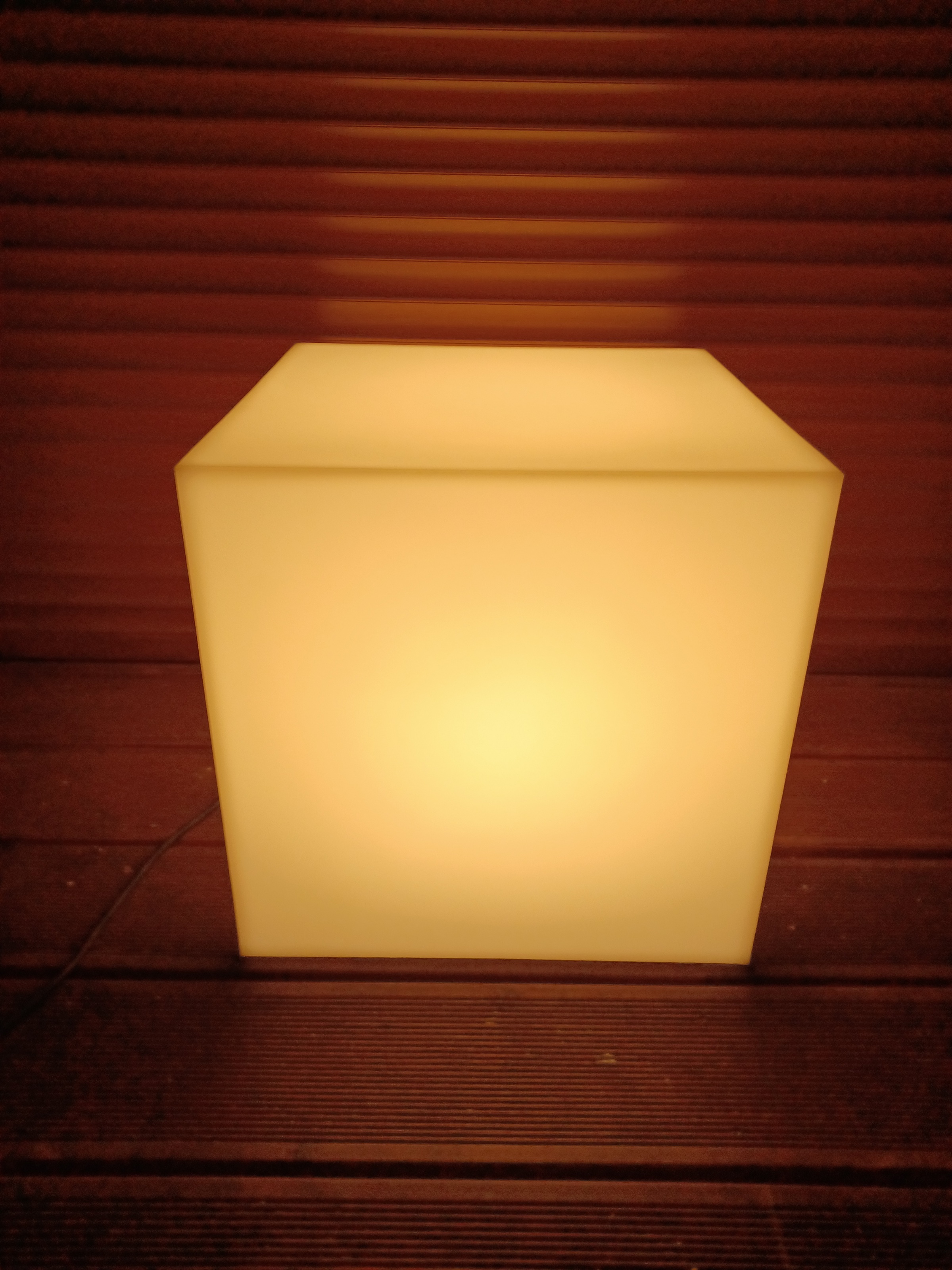 Podświetlany kubik Tobillo LED RGB